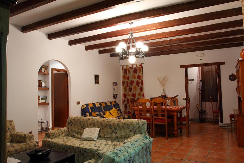 Hostal El Hogar de Ardwina Alía Exterior foto